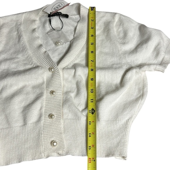Cider,cropped white sweater,S.,pearl like buttons front,
Summer,feminine,staple - Picture 9 of 10